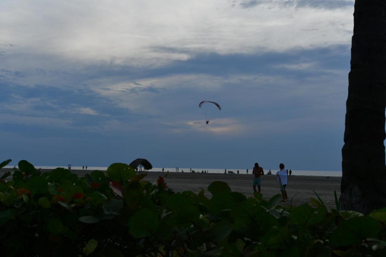 Hermoso Apartamento: Beachfront Comfort with Direct Access Cartagena Exterior photo
