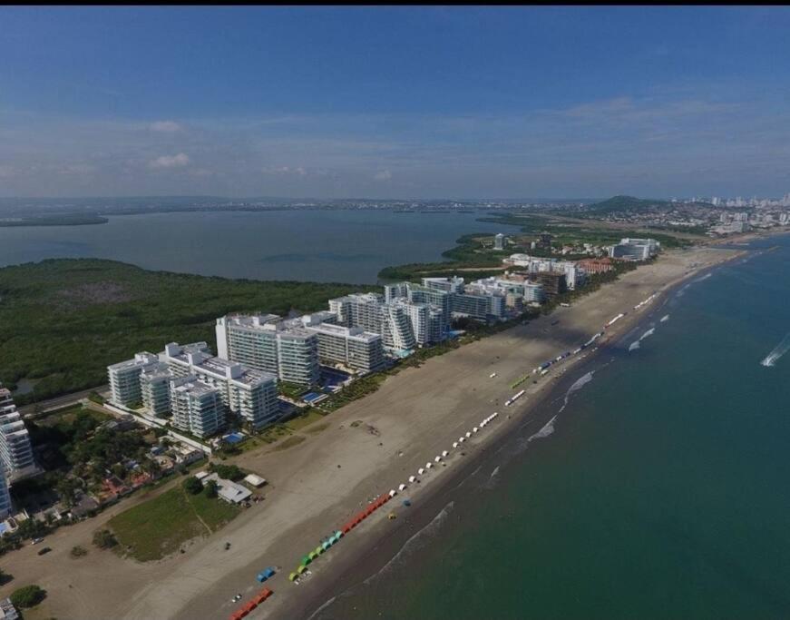 Hermoso Apartamento: Beachfront Comfort with Direct Access Cartagena Exterior photo