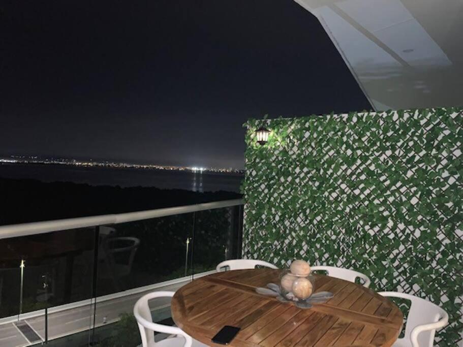 Hermoso Apartamento: Beachfront Comfort with Direct Access Cartagena Exterior photo